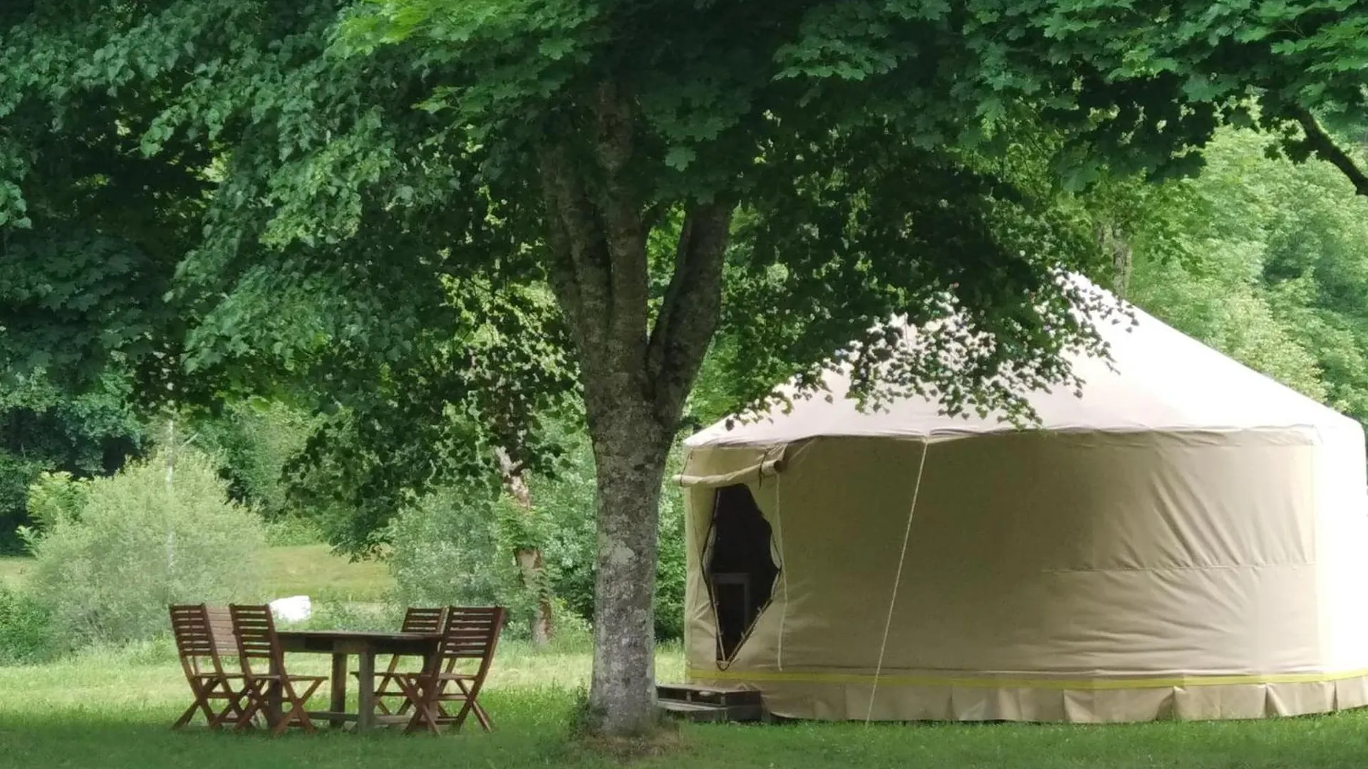 Tentes Canadienne - Camping Des Trois Rivieres Bassignac Campsite